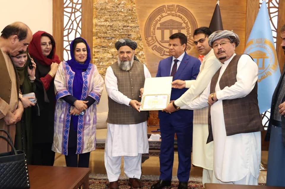The Minister of Mohia is Honored by Parliament