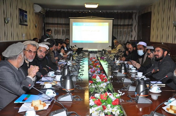 د ارشاد، حج او اوقافو وزارت د غونډو په تالار کې اطلاعاتو ته د لاسرسۍ قانون د پوهاوې په پار غونډه ترسره شوه 