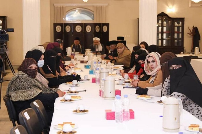 نشست با کارمندان اناثیه