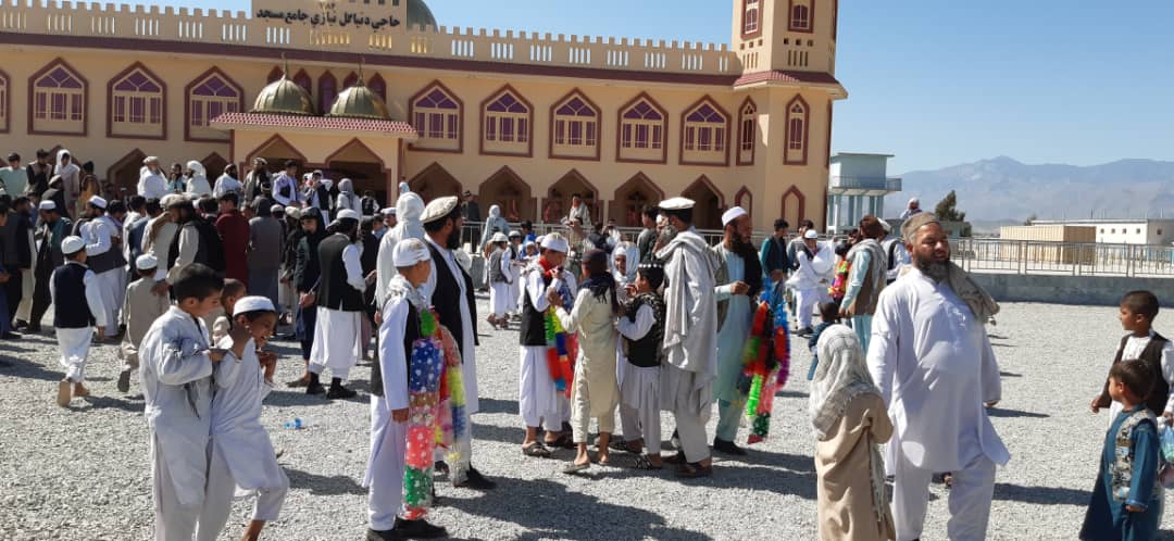 په لغمان ولایت کې د حدیقة العلوم له دیني مدرسې څخه ١٧ تنه د قرآن کریم حافظان فارغ شول