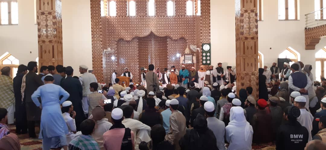 په لغمان ولایت کې د حدیقة العلوم له دیني مدرسې څخه ١٧ تنه د قرآن کریم حافظان فارغ شول