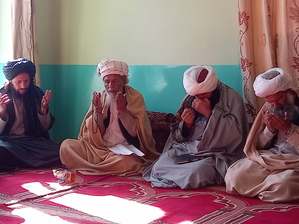 د لغمان ولایت د مرکز  اړوند عمرزیو سیمه کې د فقهې موضوعاتو د څیړلو په تړاو علماء کرامو یوه لویه غونډه ترسره کړه.