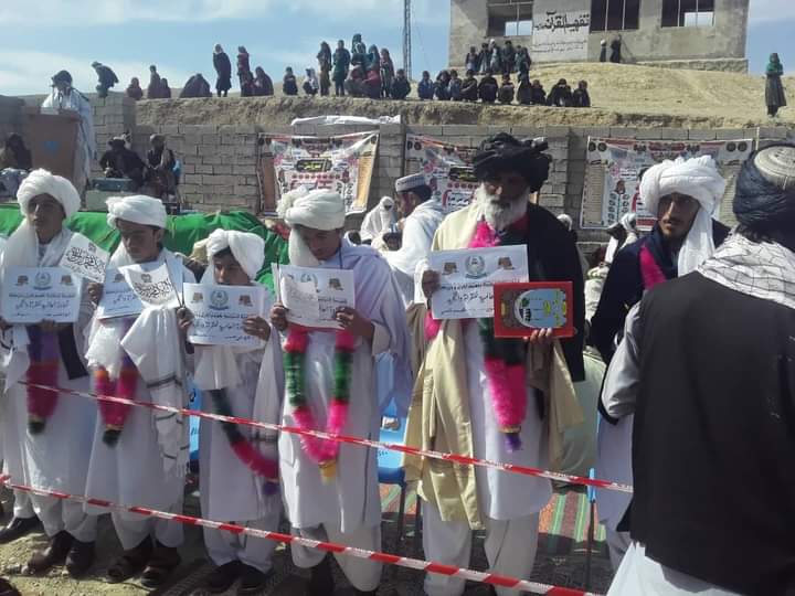 د زابل ولایت په مرکز قلات ښار کې له تفهیم القرآن مدرسې څخه ۲۱ تنه نارینه او ښځینه زده کونکي فارغ شول.