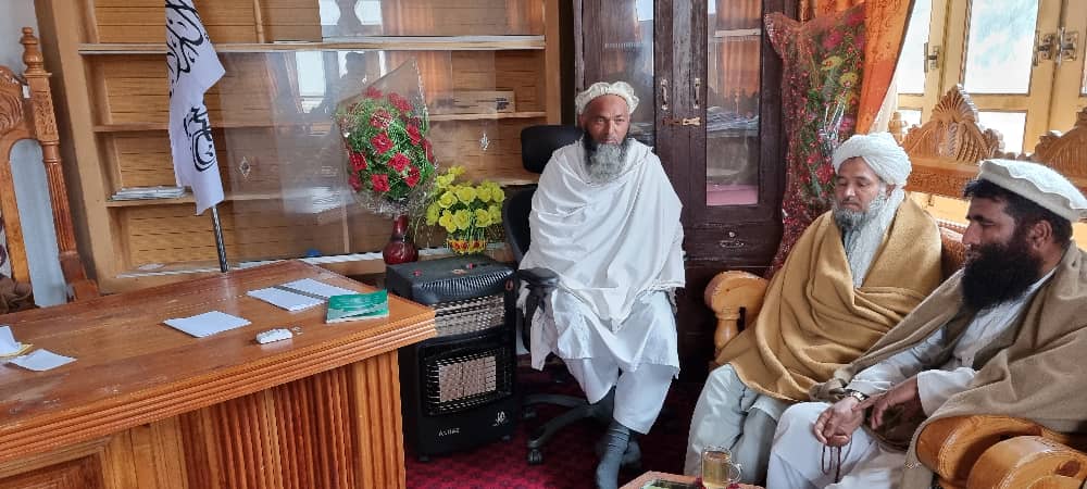 د کونړ ولایت د ارشاد، حج او اوقافو رٸيس د څوکۍ او سرکاڼو  ولسواليو علماء کرامو او خطيبانو  سره غونډه تر سره کړه.