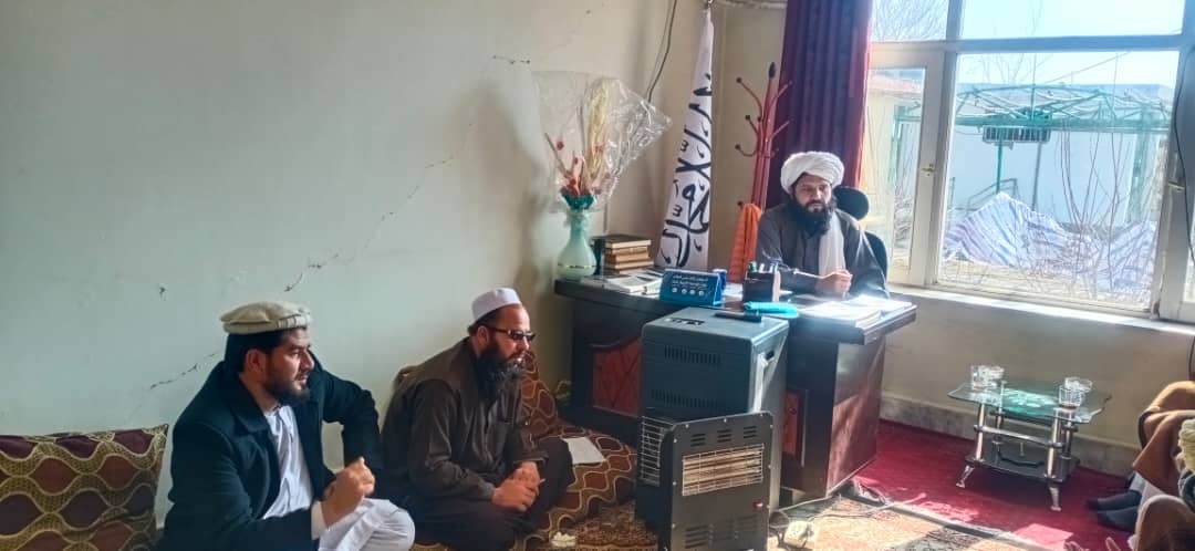 جلسه رسمی با امامان و حفاظ مشهور ولایت لوگر جهت تدویر صنوف تجوید وارتقای ظرفیت امامان وائمه مساجد در مقر ریاست ارشاد، حج واوقاف