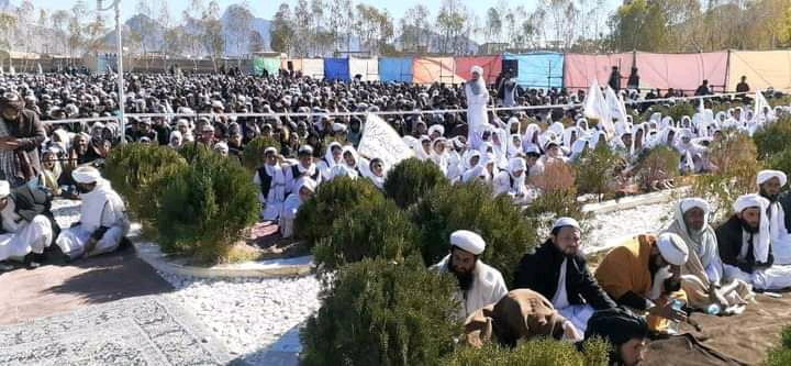 د جوماتونو د ارشادي چارو او انسجام عمومي رئیس د کابل ښار د ٢٢ ناحيو د خطباٶ شورا له رٸيسانو، معاونينو او د ناحيو د مديرانو په شتون کې د ياد رياست په انګړ کې غونډه