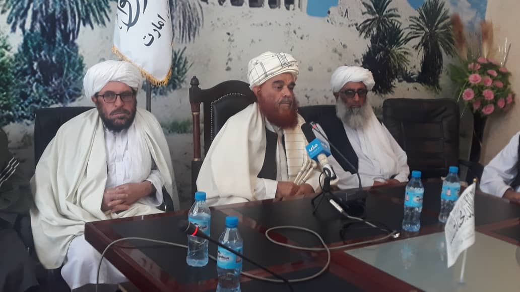 د ارشاد، حج او اوقافو وزیر فراه ولایت ته د خپل سفر په ترڅ کې ددې ولایت له علماء کرامو سره غونډه ترسره کړه.