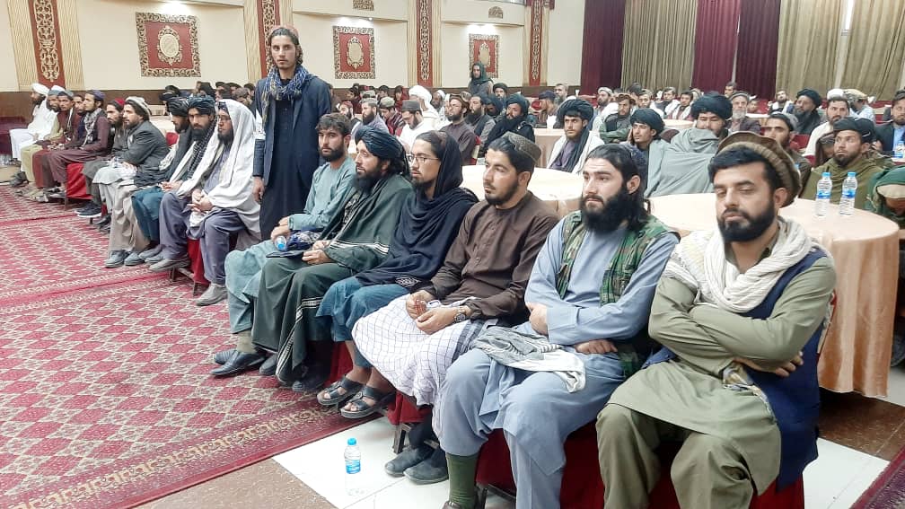  د عبدالله ابن مسعود د جامعه د ( تخصص فی الافتاء و القضاء) دویمې دورې د فارغانو د فراغت مراسم د یوې شاندارې غونډې په ترڅ کې ترسره شول.