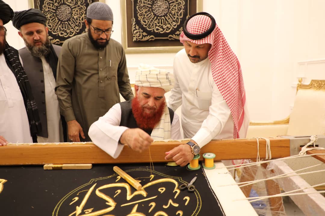 وزیر ارشاد، حج واوقاف و رئیس بعثه حج افغانستان از مجمع بافت جامه خانه کعبه شریفه دیدن نمودند