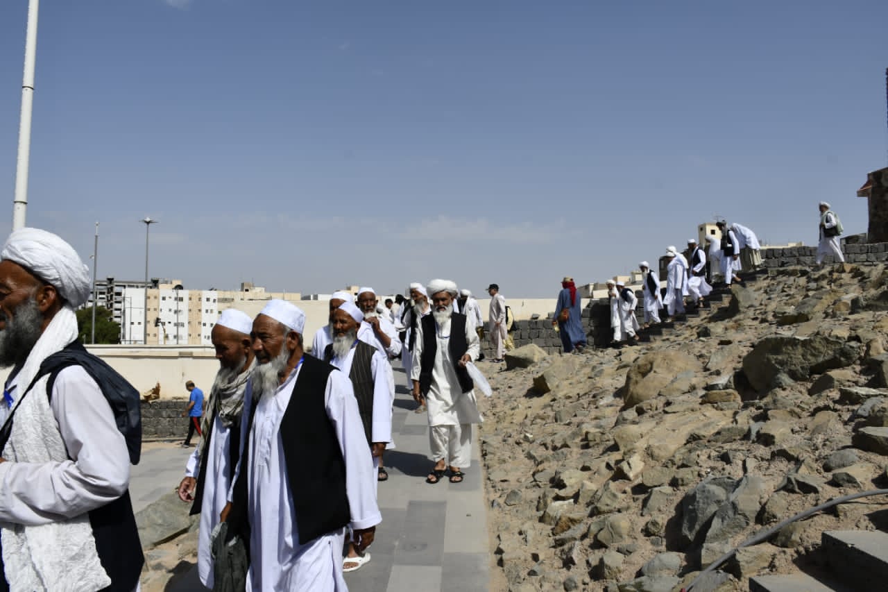 Introduction of pilgrimages and blessed places of "Madinah Monawara" for the pilgrims of the country