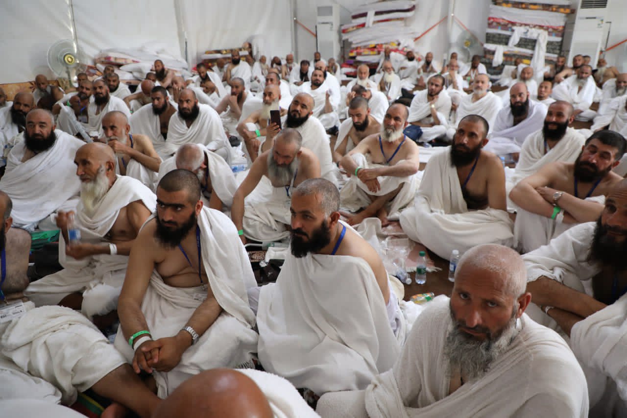 Minister of MOHIA meeting with pilgrims in Arafat camps