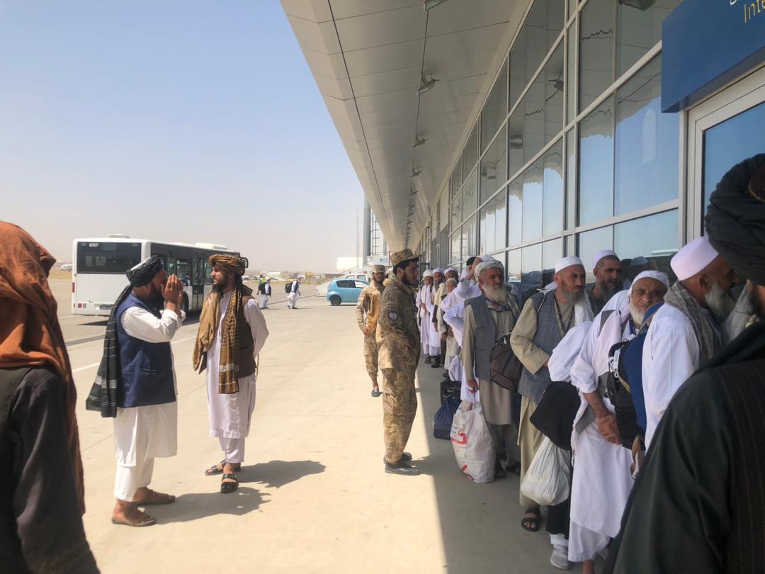 هشتمین پرواز حجاج زون شمال مع الخیر از عربستان سعودی به شهر مزارشریف مواصلت نمود