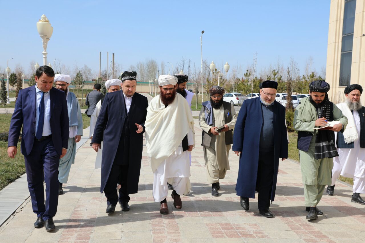 Minister of MOHIA, accompanied by his delegation, continued their trip to Uzbekistan and, during their meeting with the authorities of Samarkand, visited the Islamic centers there.