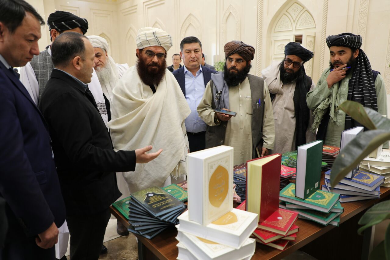 Minister of MOHIA, accompanied by his delegation, continued their trip to Uzbekistan and, during their meeting with the authorities of Samarkand, visited the Islamic centers there.