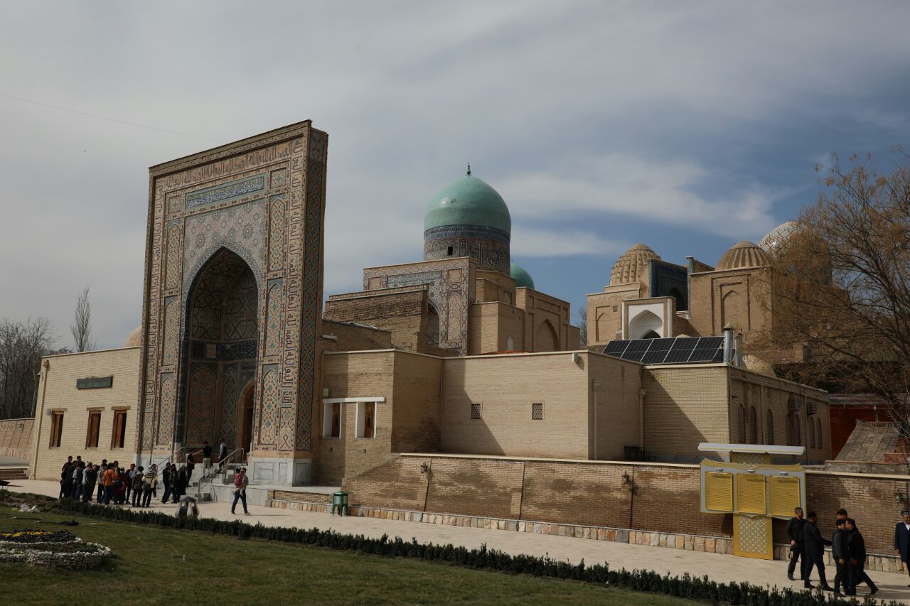 وزیر ارشاد، حج و اوقاف و هیئتی همراهش در ادامه سفرشان به ازبکستان ضمن ملاقات با مقامات سمرقند از مراکز اسلامی آنجا دیدن نمودند.