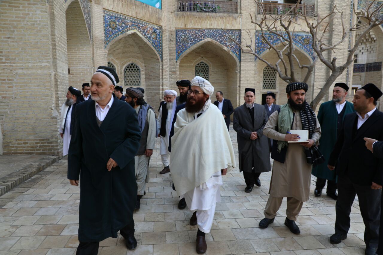 The Minister of MOHIA, along with his accompanying delegation, met with the officials of the city of Bukhara and visited the Islamic centers and schools of that city. 