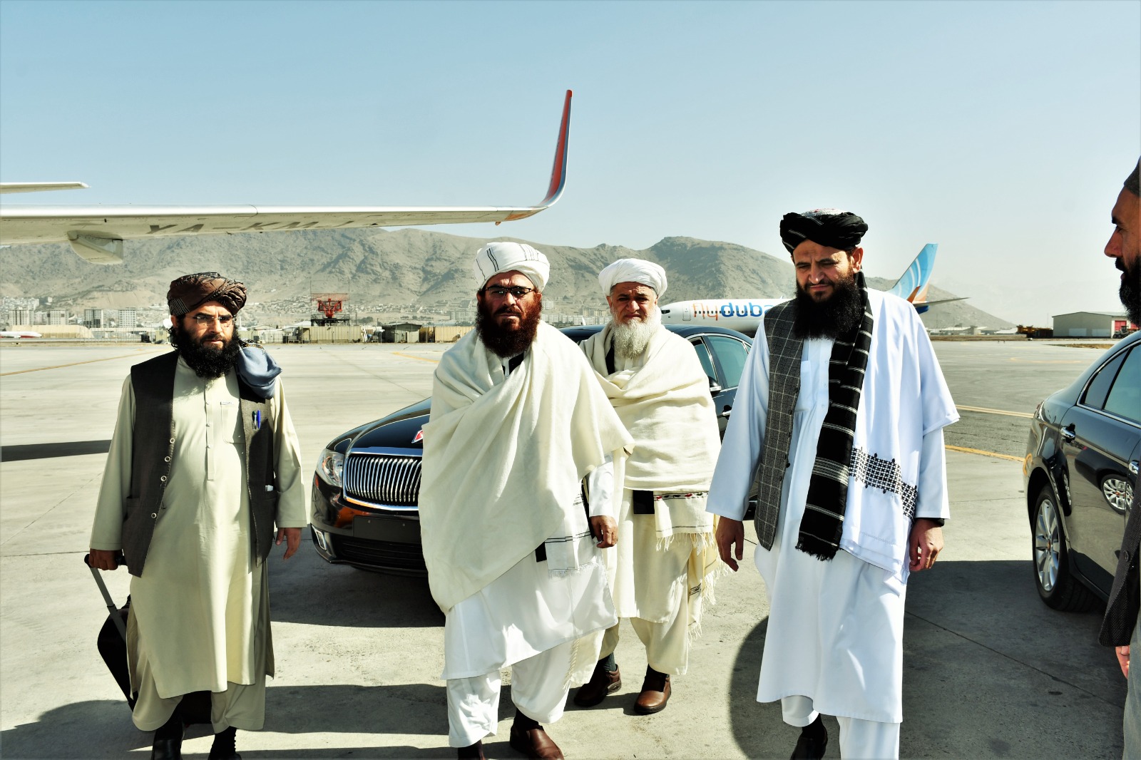 Under the leadership of the Minister of MOHIA , a top-ranking delegation of religious scholars traveled to Uzbekistan .
