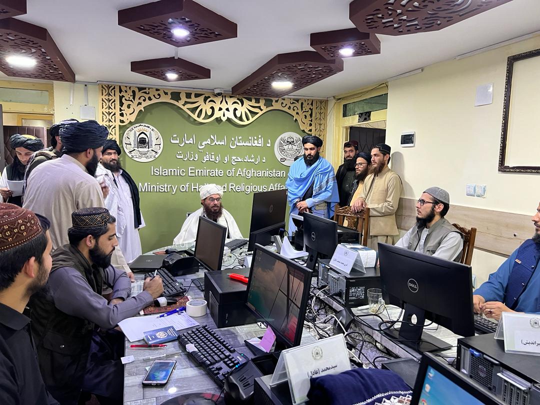 The Minister of MOHIA observed the flow of affairs of the Electronic Tracking Committee (Hajj Pilgrims Visa Printing System).