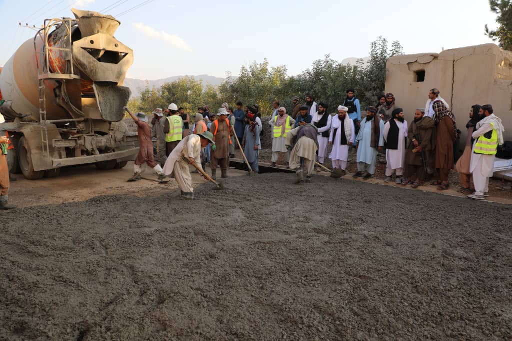 The Minister of ,MOHIA , accompanied by the Mayor of Kabul, visited the construction progress of the road from Bini Hisar to the Bagrami district of Kabul.