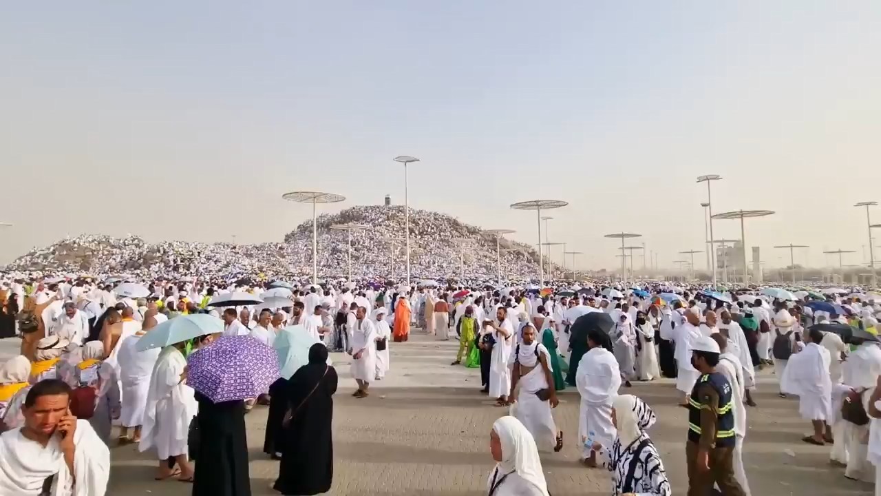 د حج مناسکو د اداء کولو په لړ کې له مِنٰی شریفې څخه د عرفات میدان ته د افغان حاجیانو د انتقال بهیر بشپړ شو