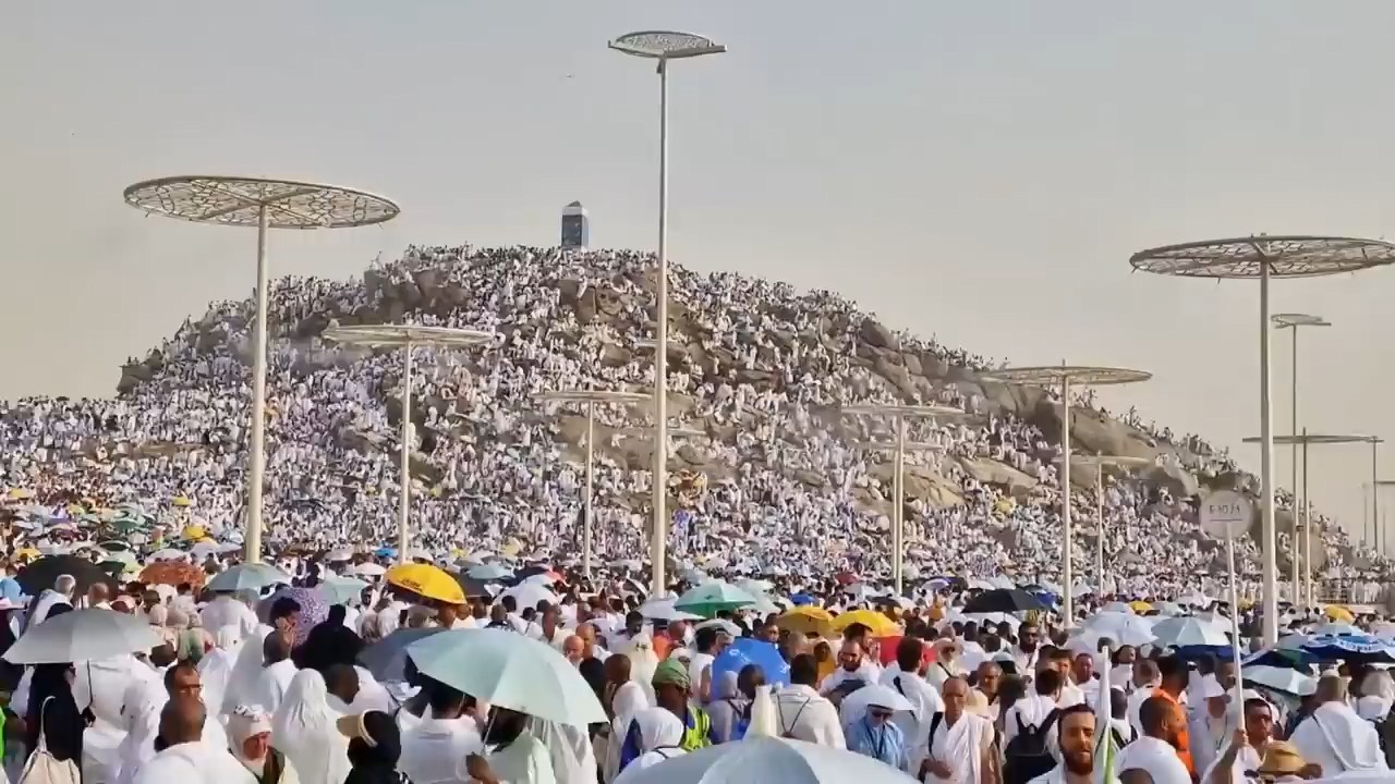 د حج مناسکو د اداء کولو په لړ کې له مِنٰی شریفې څخه د عرفات میدان ته د افغان حاجیانو د انتقال بهیر بشپړ شو